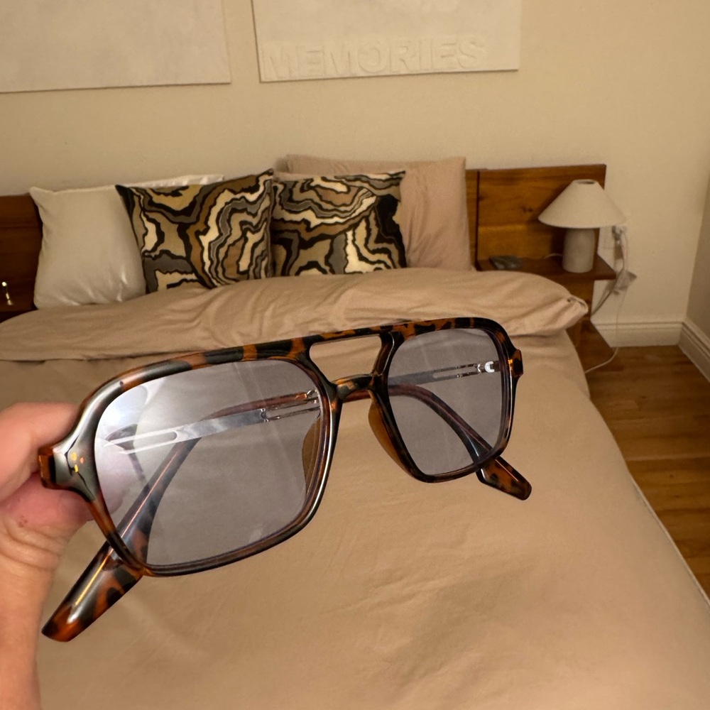 Blue & tortoise sunglasses